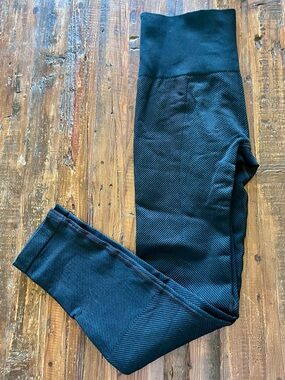 SPANX Look at Me Now Black diagonal ribbed leggings Sz M NWOT